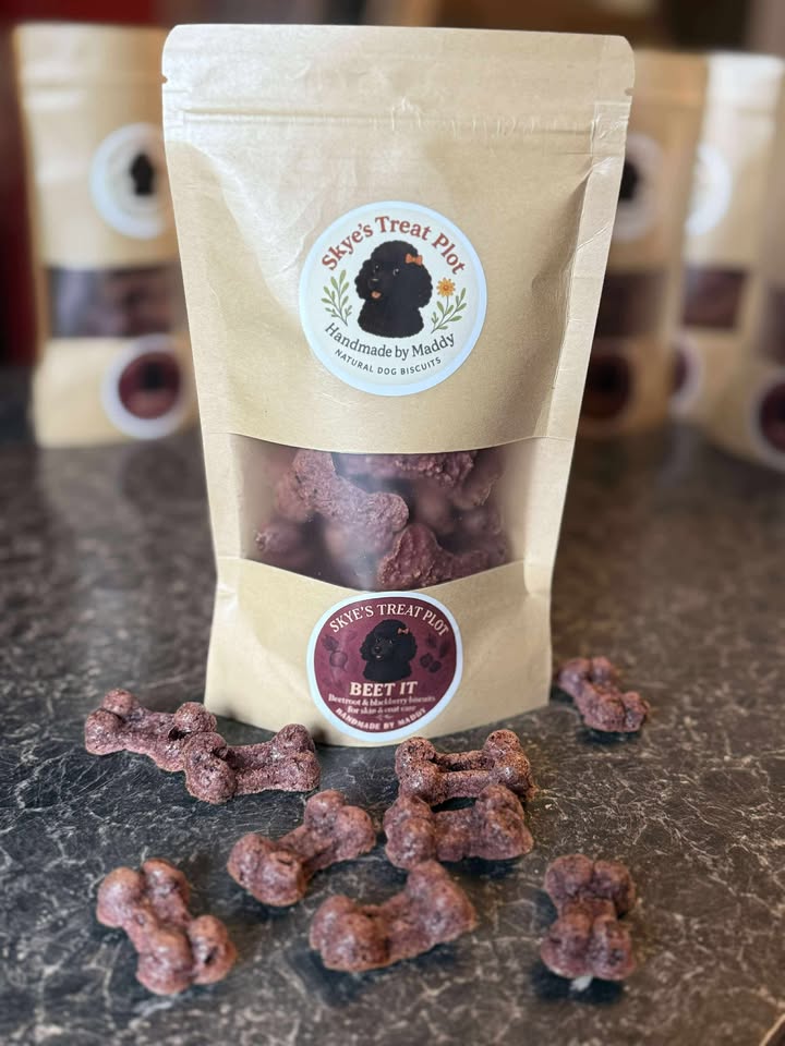 Beet It – Beetroot & Blackberry Bone Biscuits (70g)