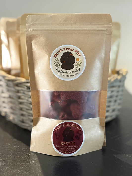 Beet It – Beetroot & Blackberry Bone Biscuits (70g)