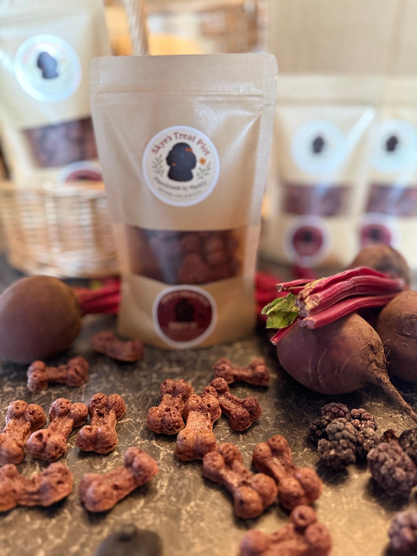 Beet It – Beetroot & Blackberry Bone Biscuits (70g)