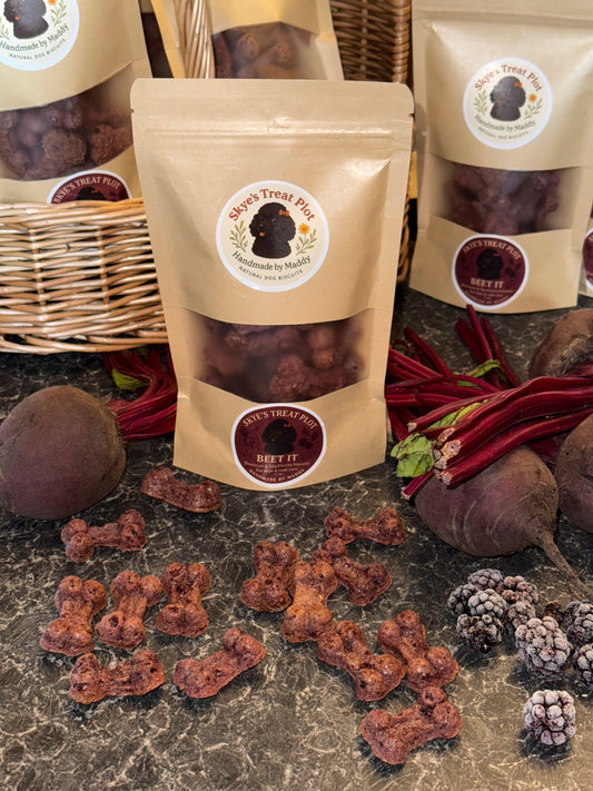 Beet It – Beetroot & Blackberry Bone Biscuits (70g)