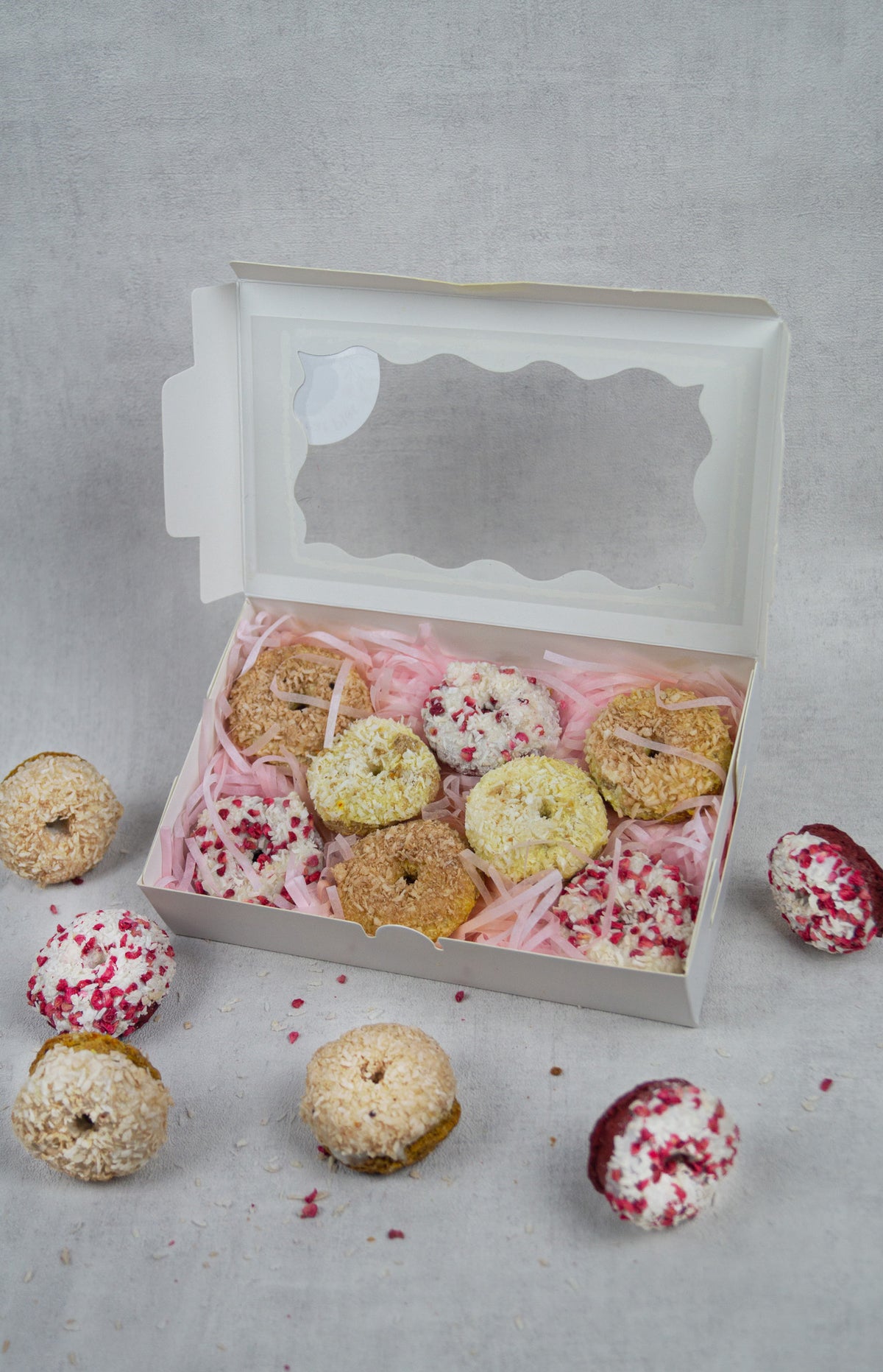 Dog Doughnut Gift Box | 8 Mini Pup Doughnuts | Handmade Natural Treats | Pooch Birthday/Gotcha Treats