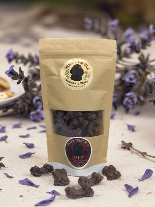 Beet It – Beetroot & Blackberry Bone Biscuits (70g)