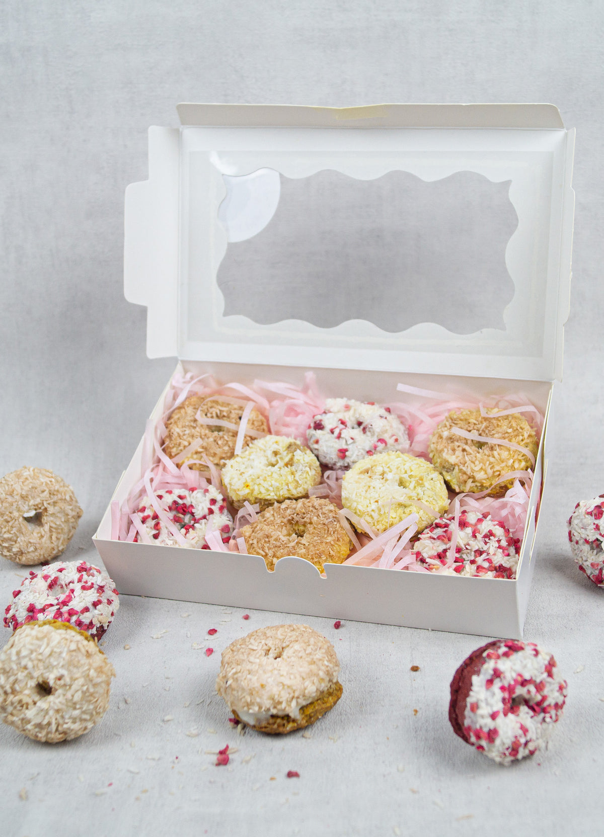 Dog Doughnut Gift Box | 8 Mini Pup Doughnuts | Handmade Natural Treats | Pooch Birthday/Gotcha Treats