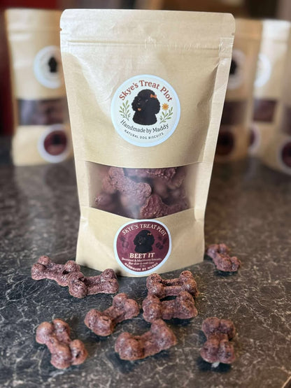 Beet It – Beetroot & Blackberry Bone Biscuits (70g)